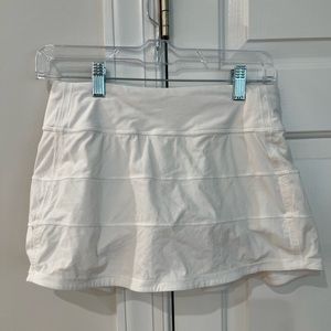 Lululemon Pace Rival skirt. Mid-rise. White. Size 4.
